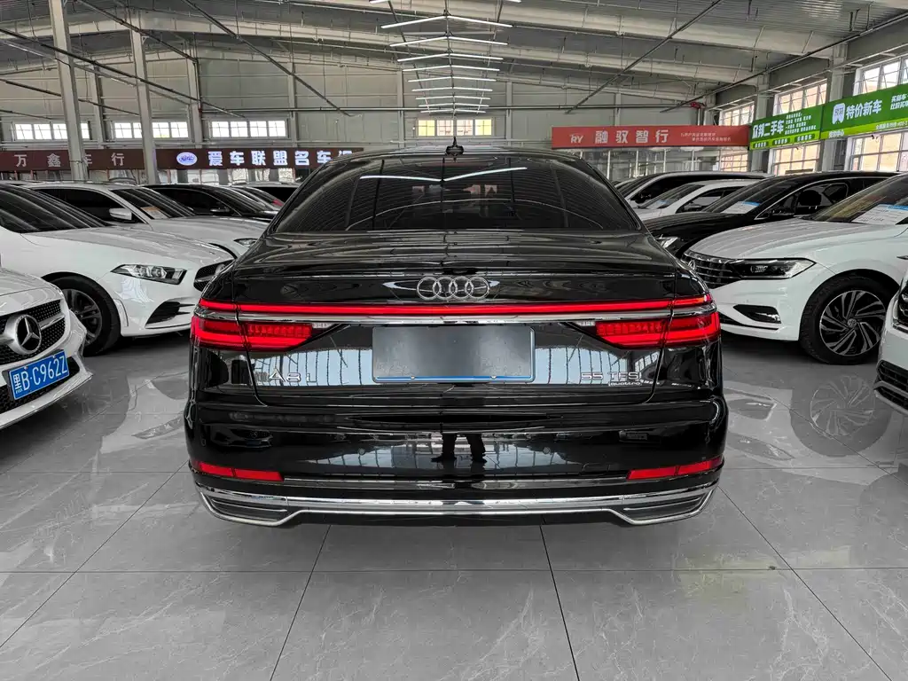 Audi A8 — фото 5