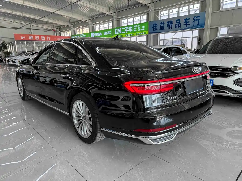 Audi A8 — фото 6