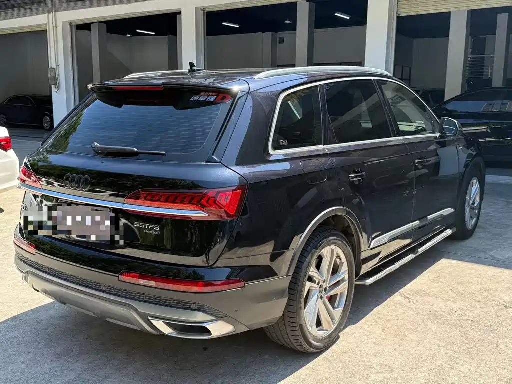 Audi Q7 — фото 9