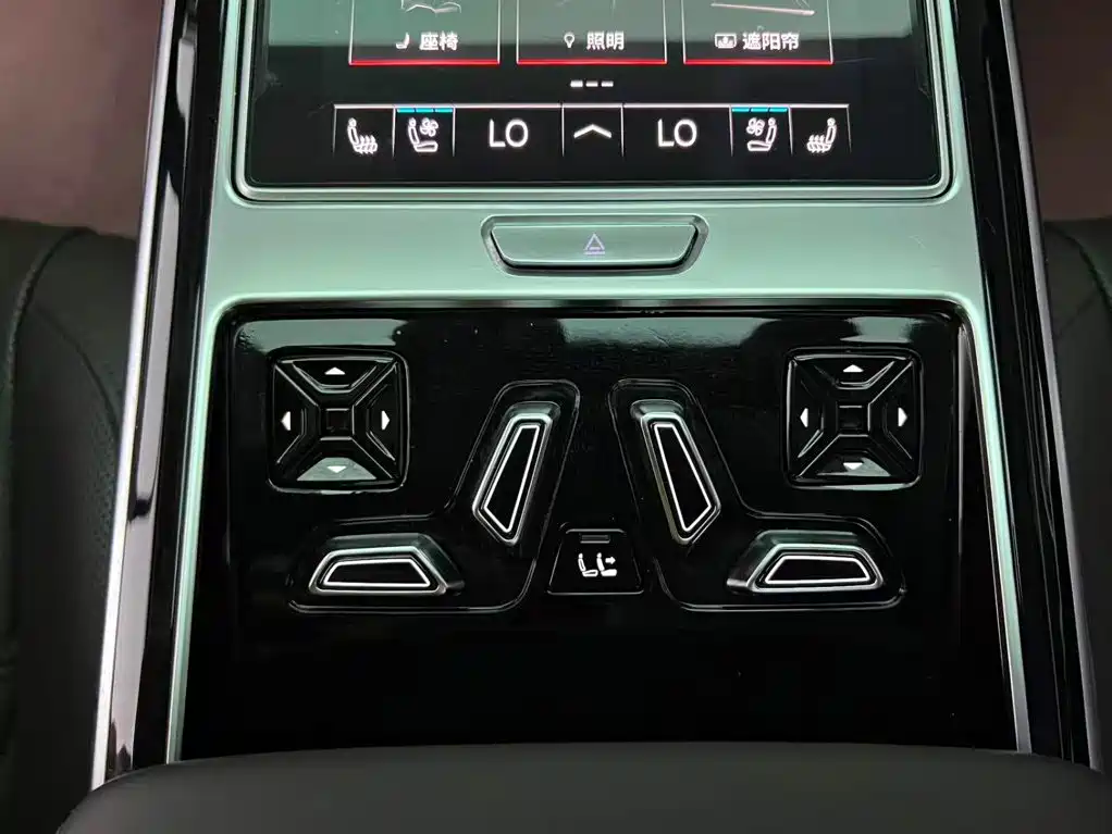 Audi A8 — фото 18