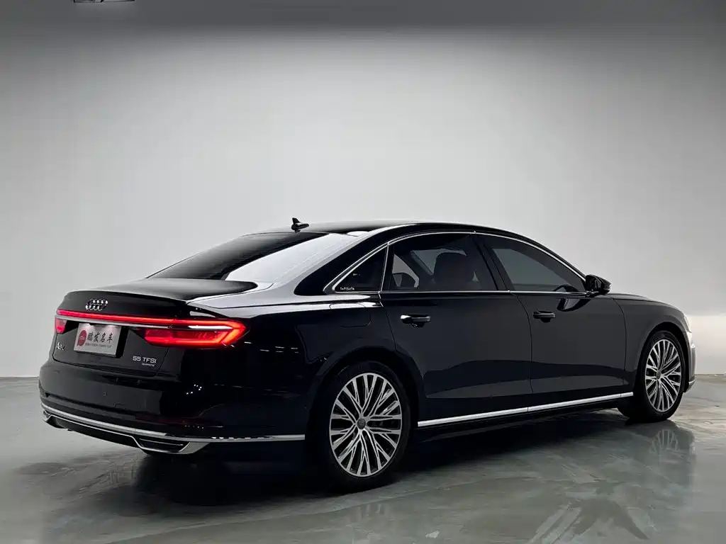Audi A8 — фото 19