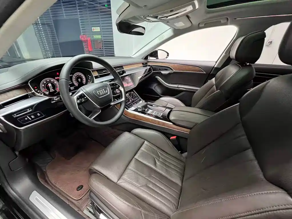 Audi A8 — фото 3