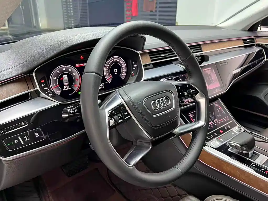 Audi A8 — фото 9