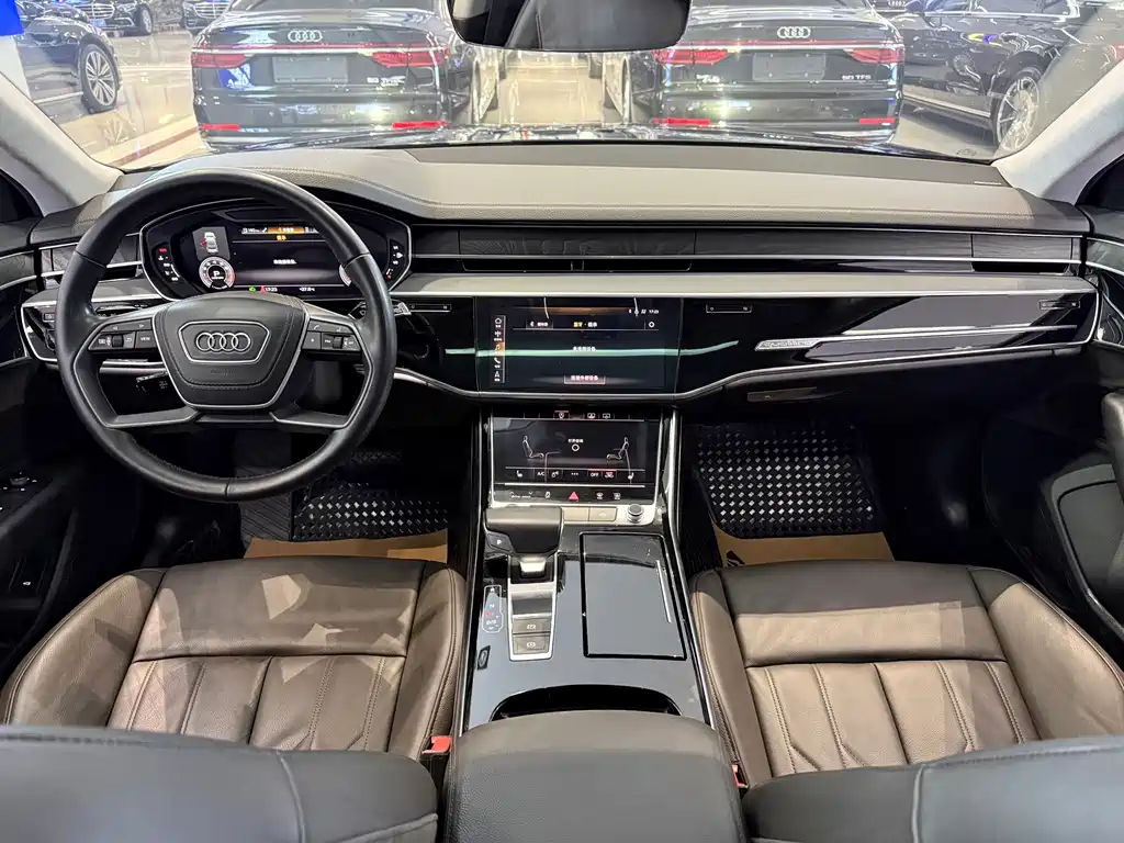 Audi A8 — фото 7