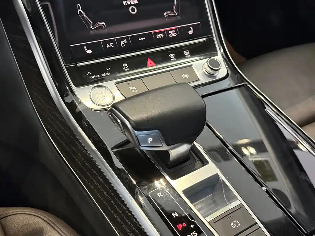 Audi A8 — фото 9