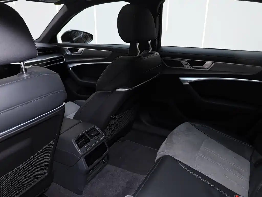 Audi A6L — фото 17