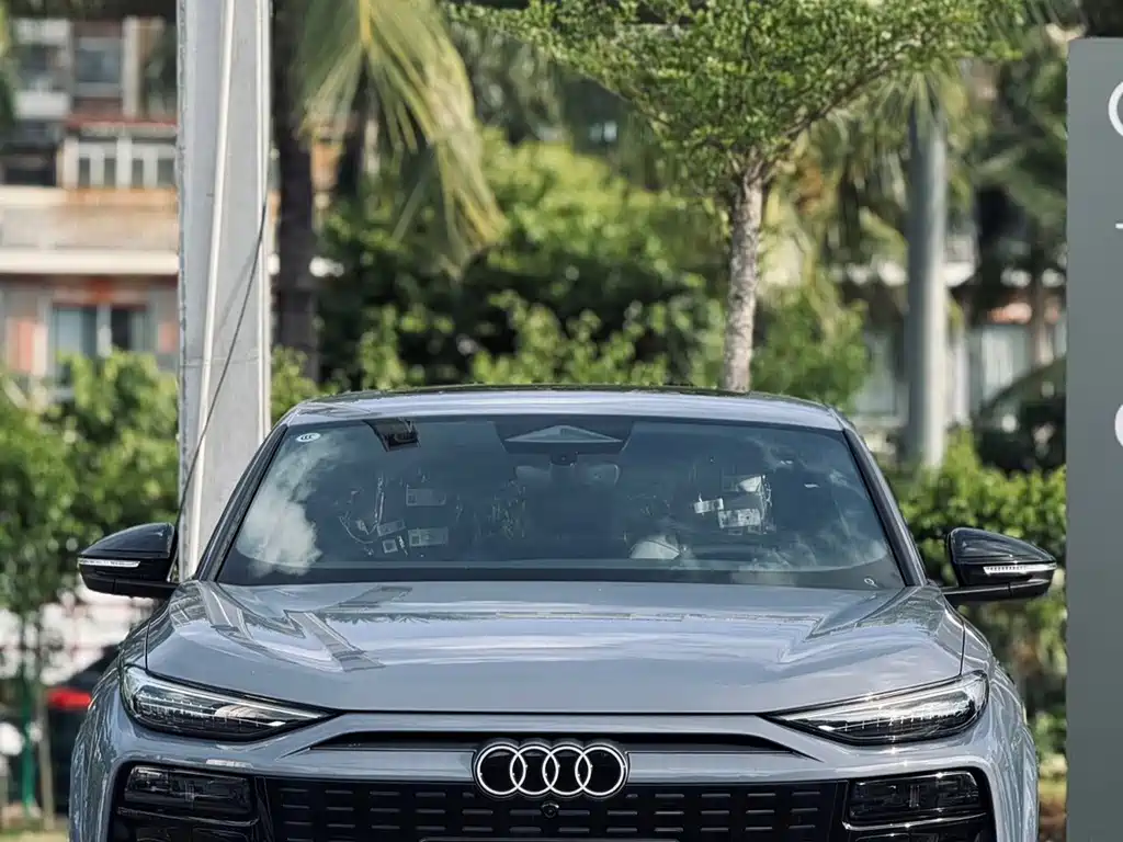 Audi Q6L Sportback e-tron — фото 2
