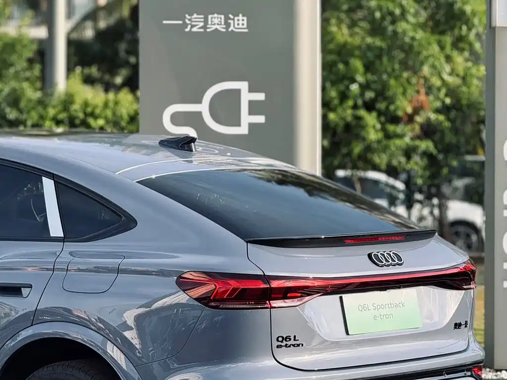 Audi Q6L Sportback e-tron — фото 14