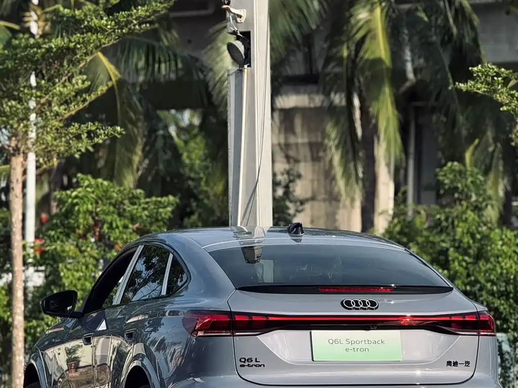 Audi Q6L Sportback e-tron — фото 15