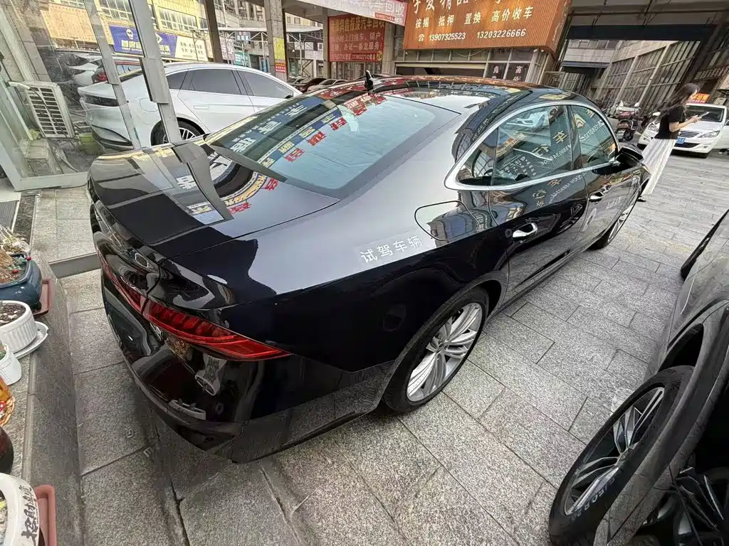Audi A7L — фото 7