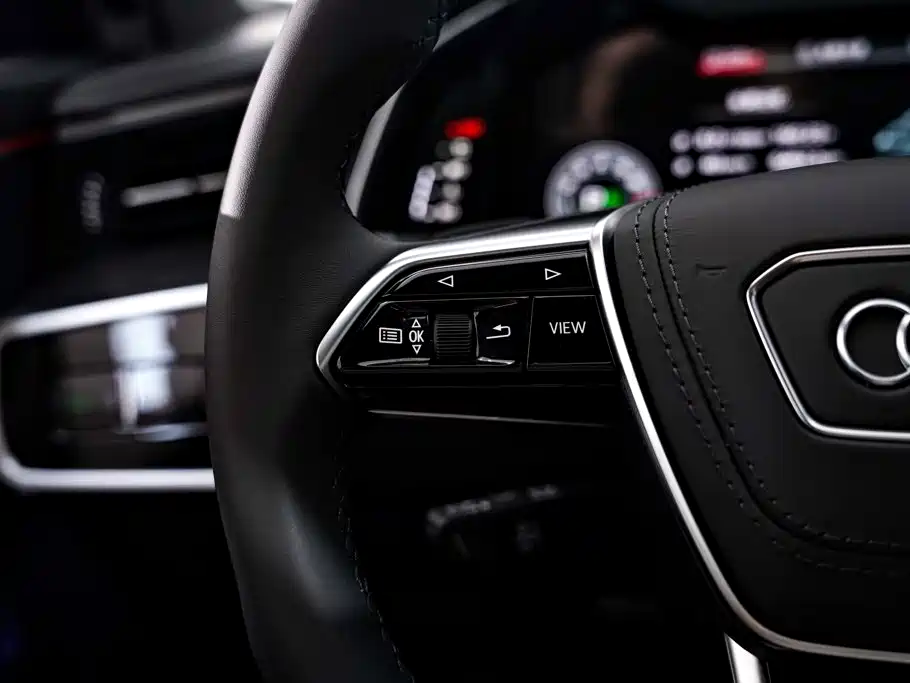 Audi A6L — фото 28