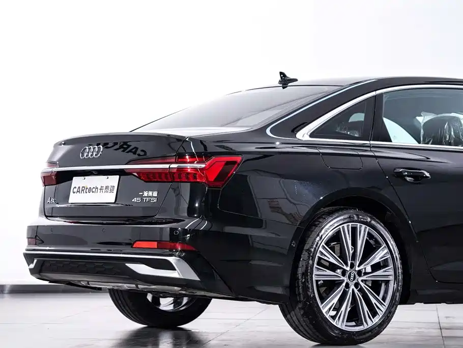 Audi A6L — фото 9