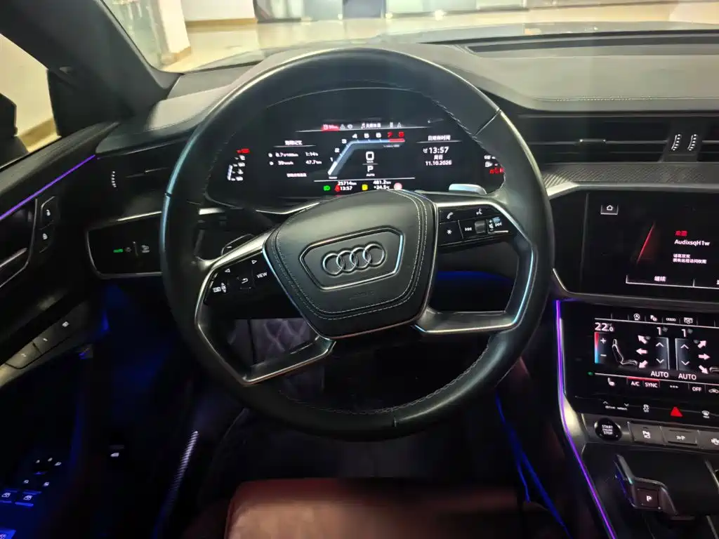 Audi A7L — фото 8
