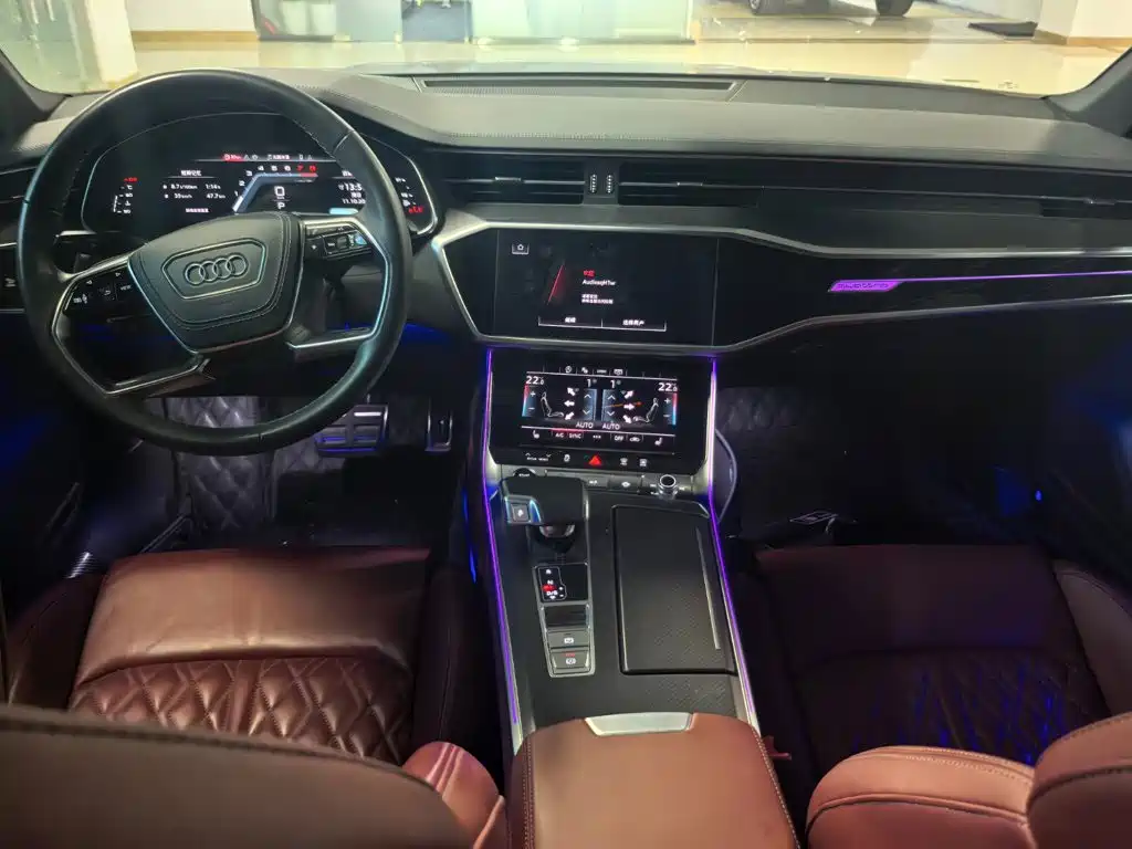 Audi A7L — фото 9