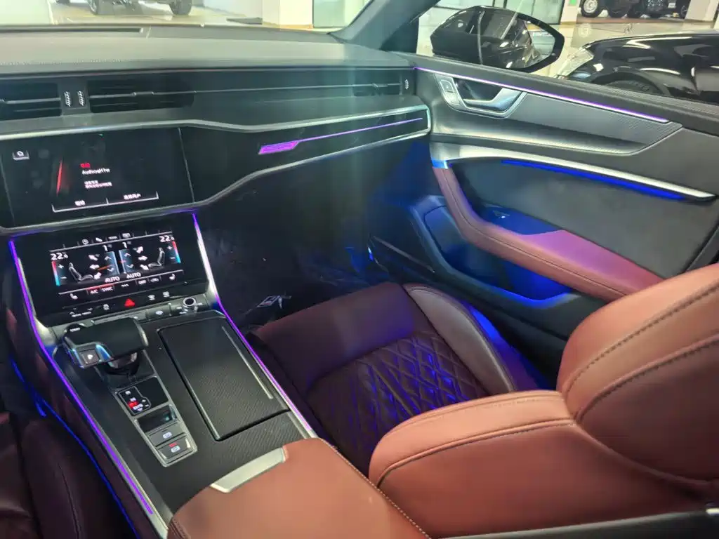 Audi A7L — фото 10