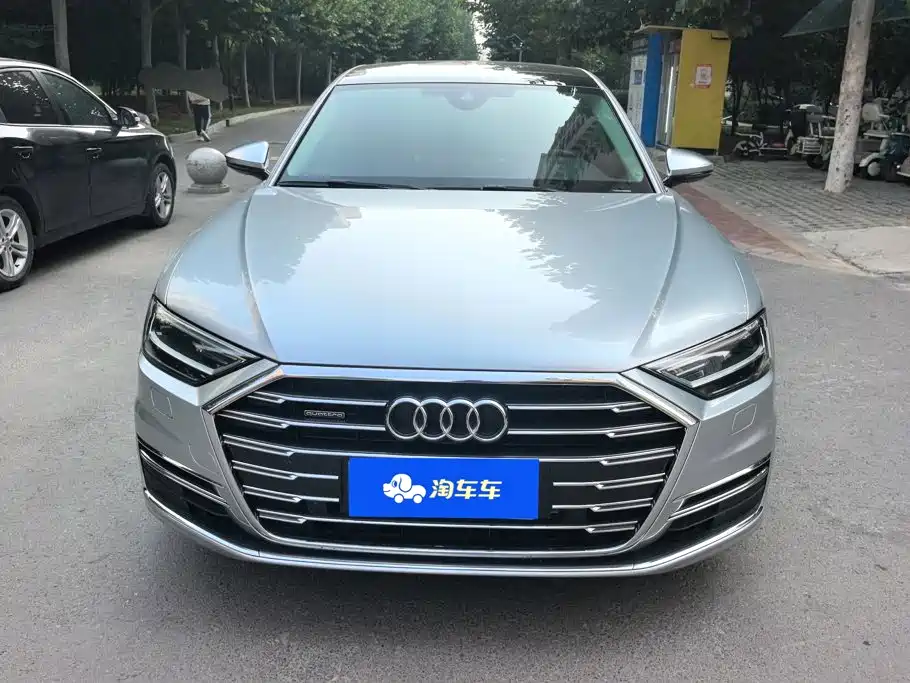 Audi A8 — фото 2