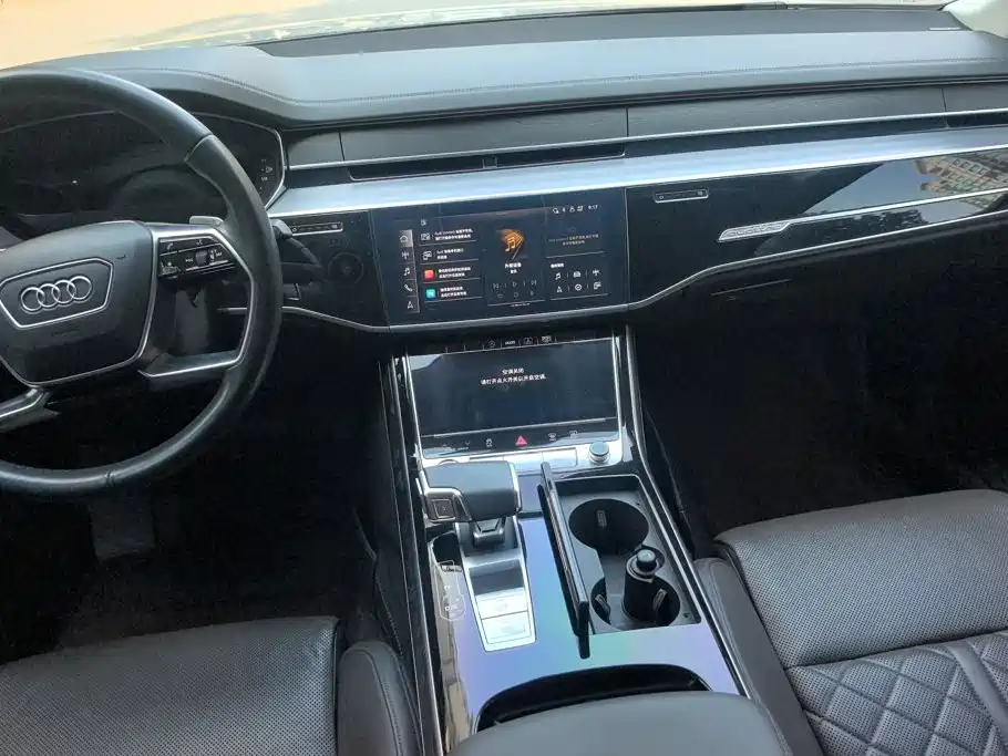 Audi A8 — фото 13