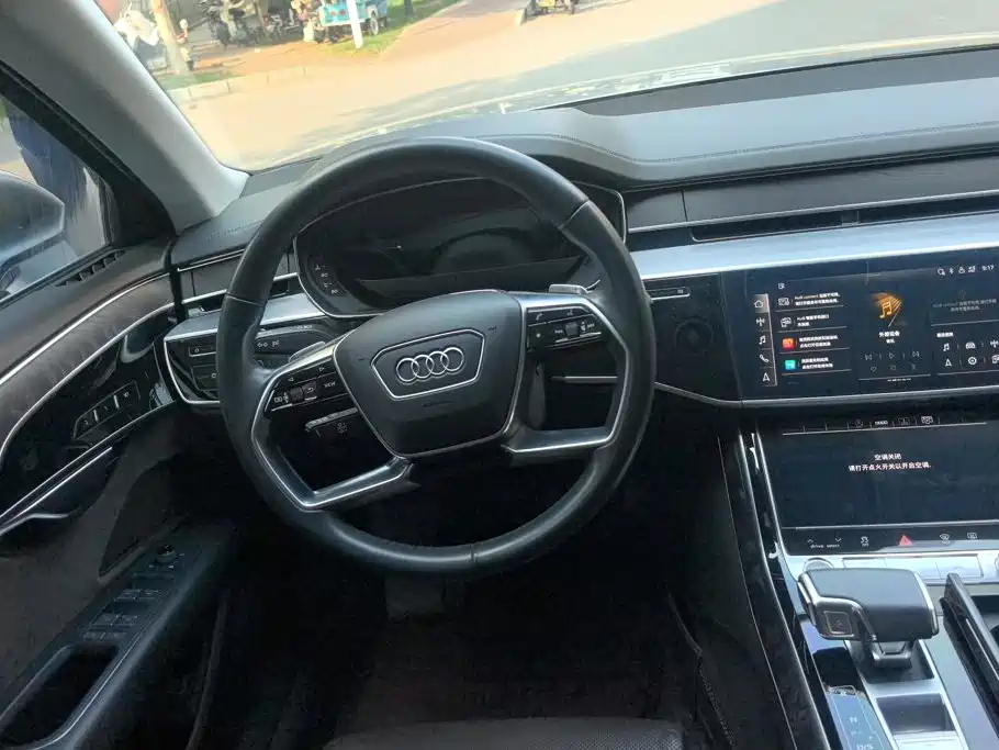 Audi A8 — фото 15
