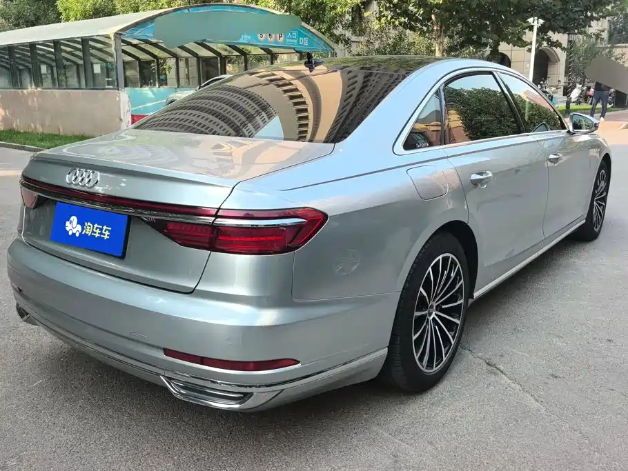 Audi A8 — фото 3