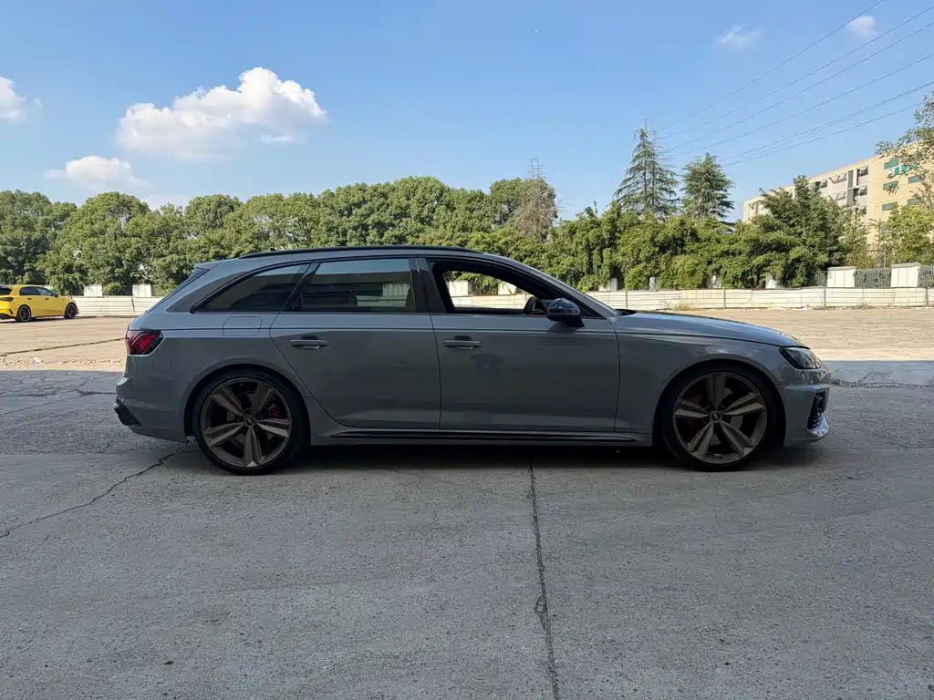 Audi RS 4 — фото 7