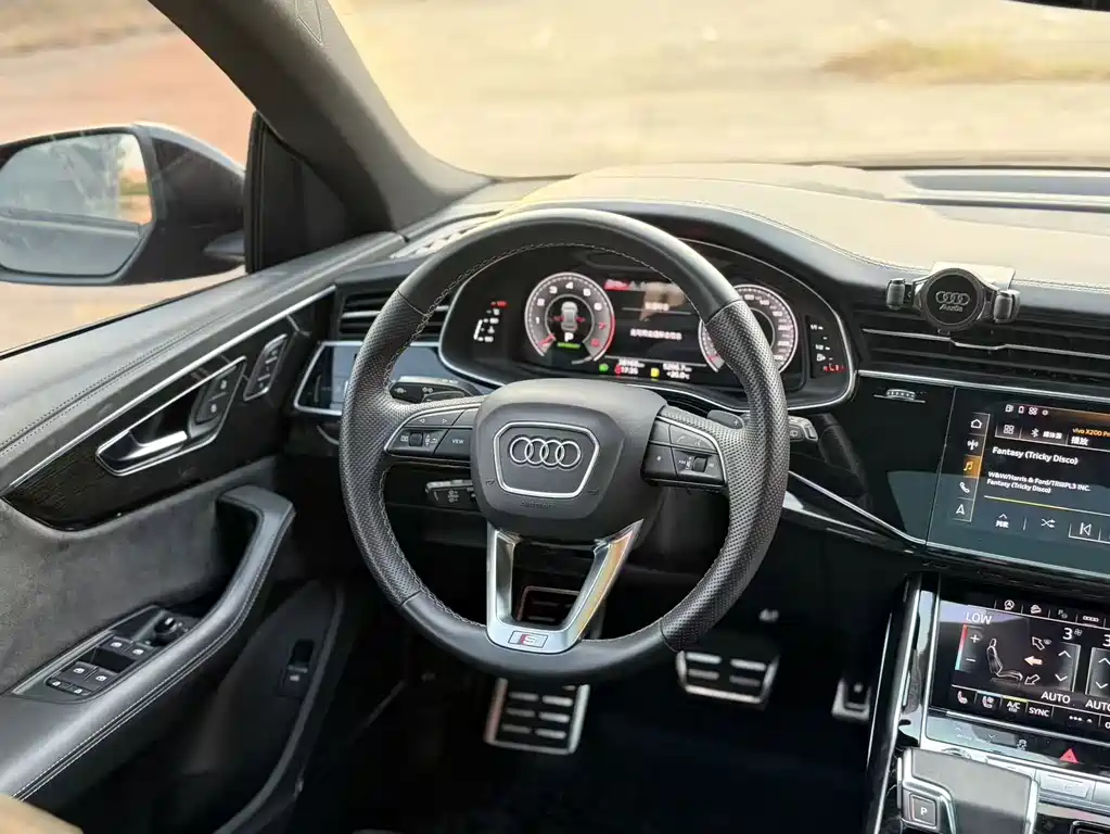 Audi Q8 — фото 6