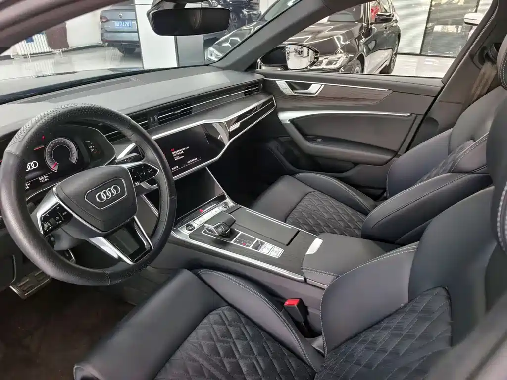 Audi A6L — фото 5