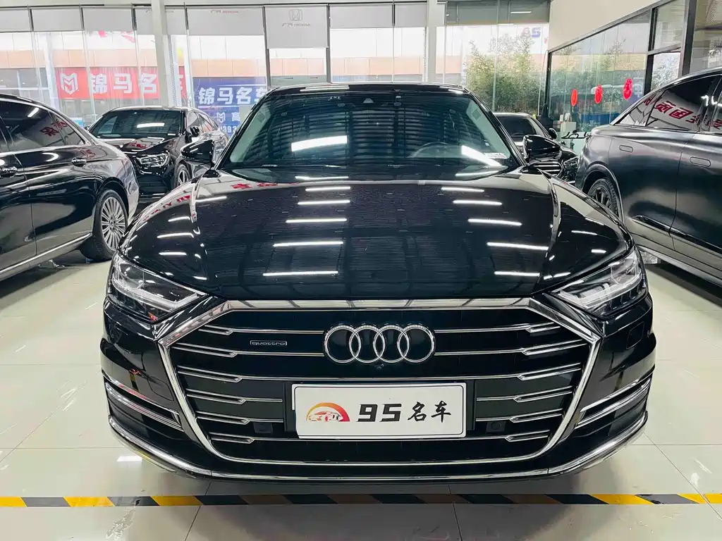 Audi A8 — фото 2