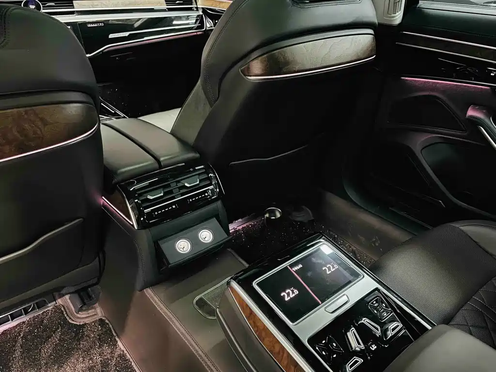 Audi A8 — фото 14
