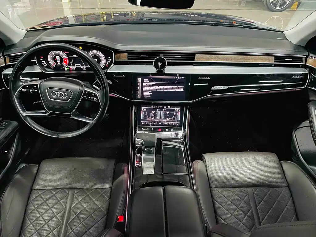 Audi A8 — фото 15