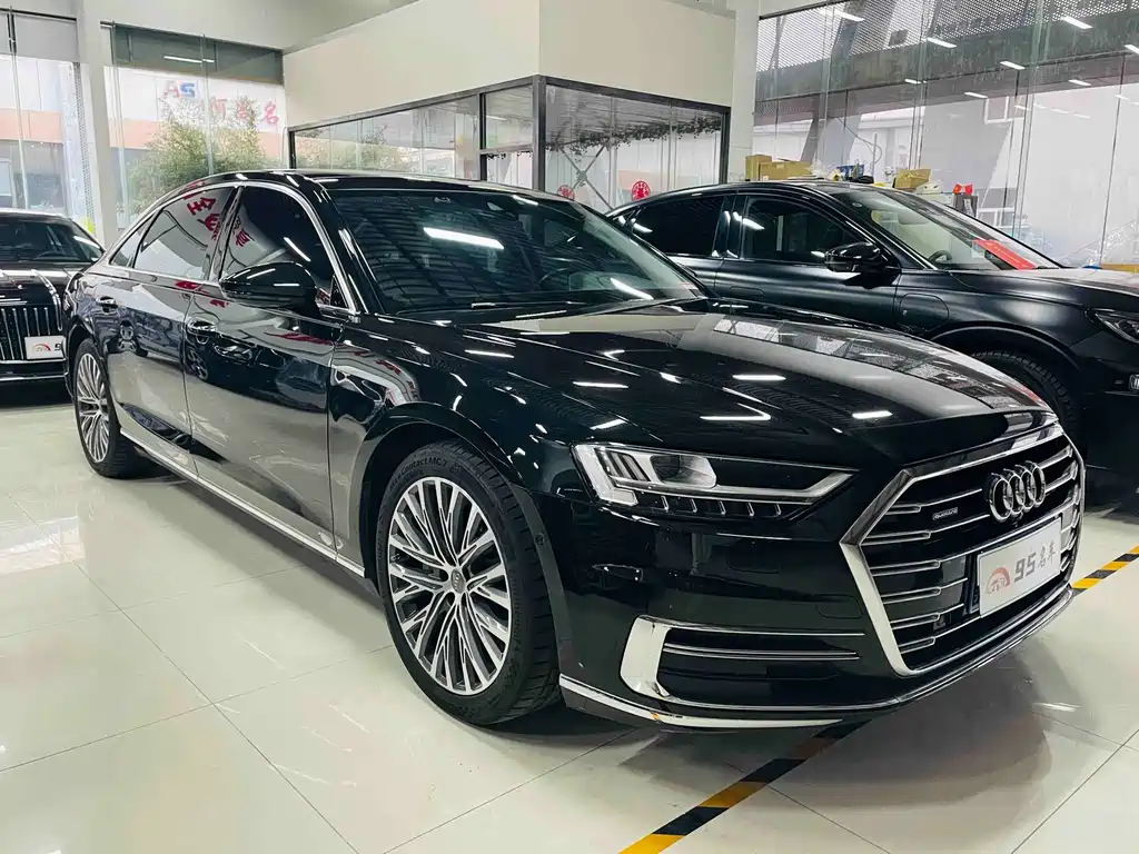 Audi A8 — фото 3