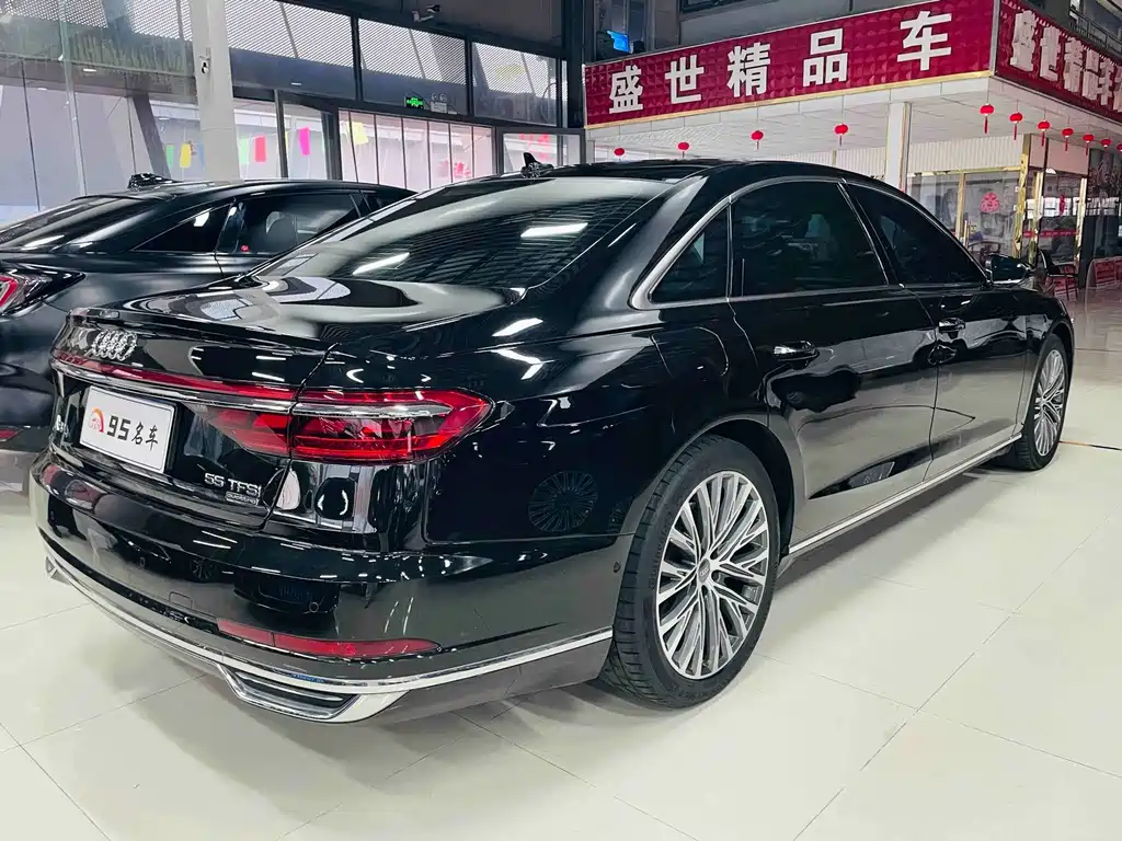 Audi A8 — фото 4
