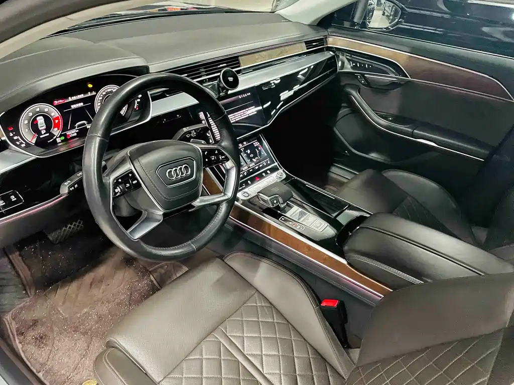 Audi A8 — фото 10