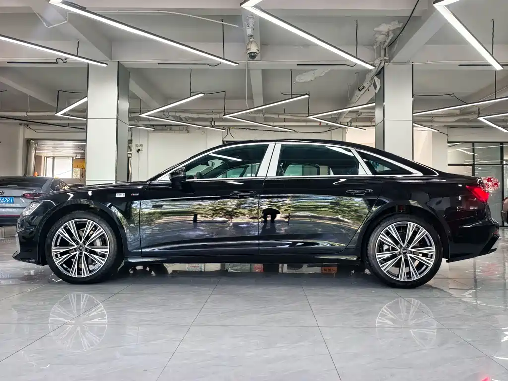 Audi A6L — фото 10