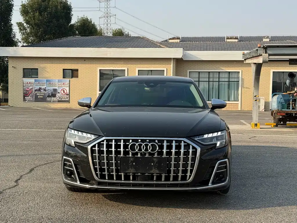 Audi A8 — фото 2