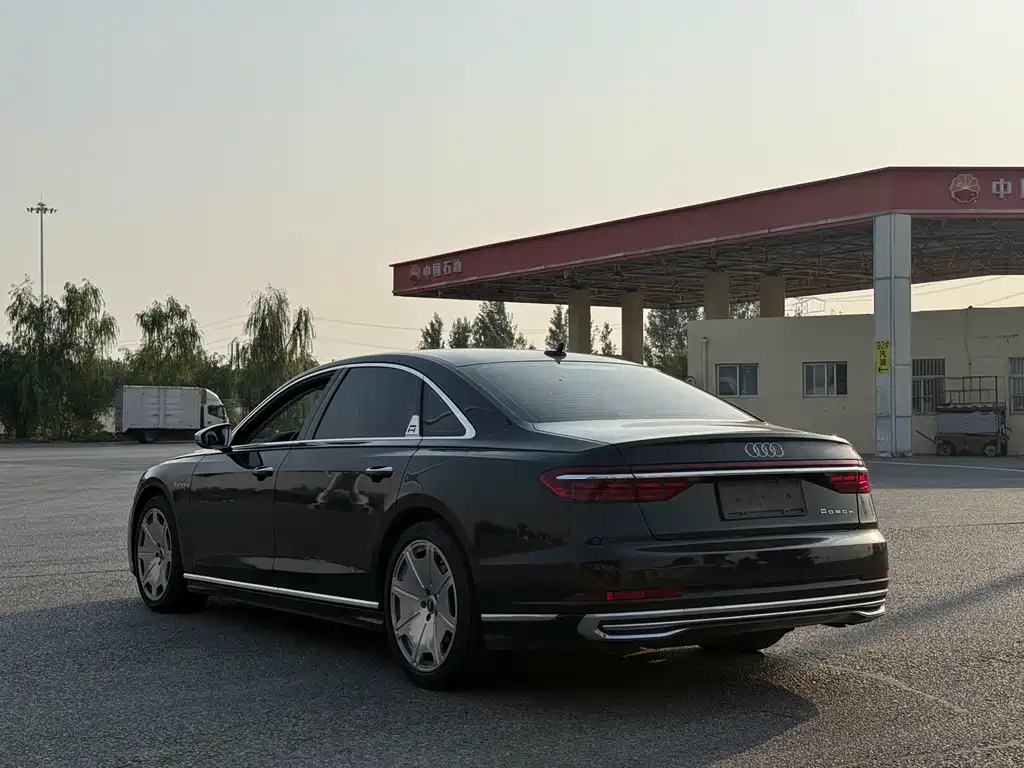 Audi A8 — фото 9