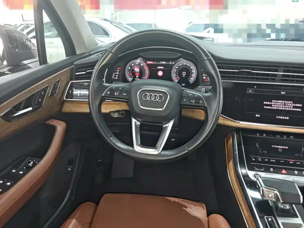 Audi Q7 — фото 11