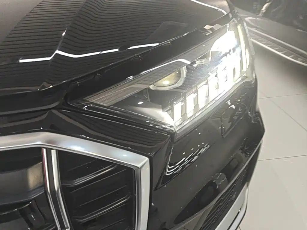 Audi Q7 — фото 24