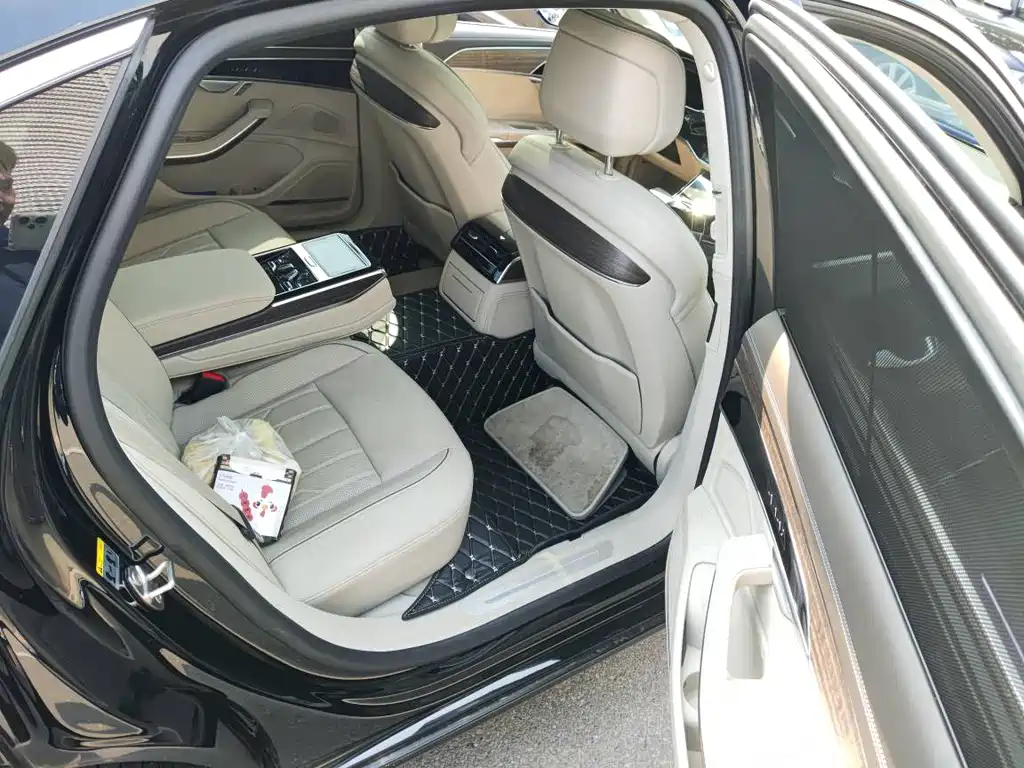 Audi A8 — фото 6