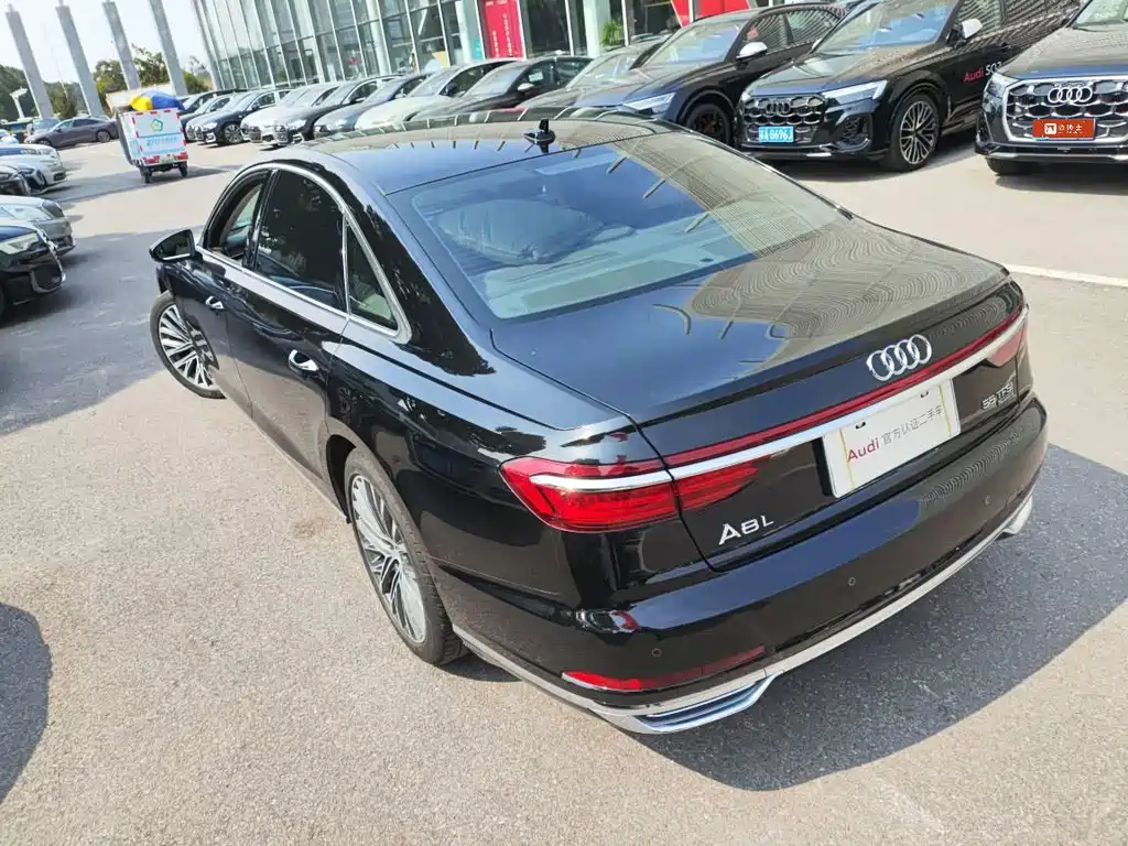 Audi A8 — фото 8