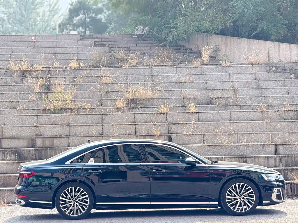 Audi A8 — фото 13