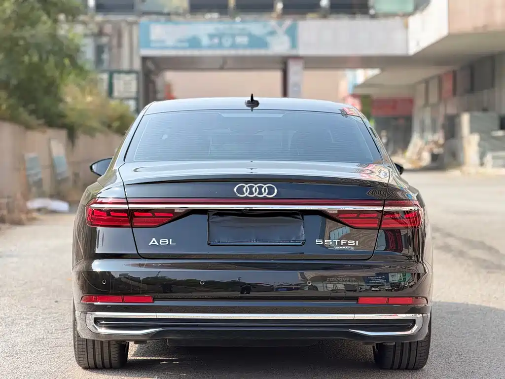 Audi A8 — фото 4