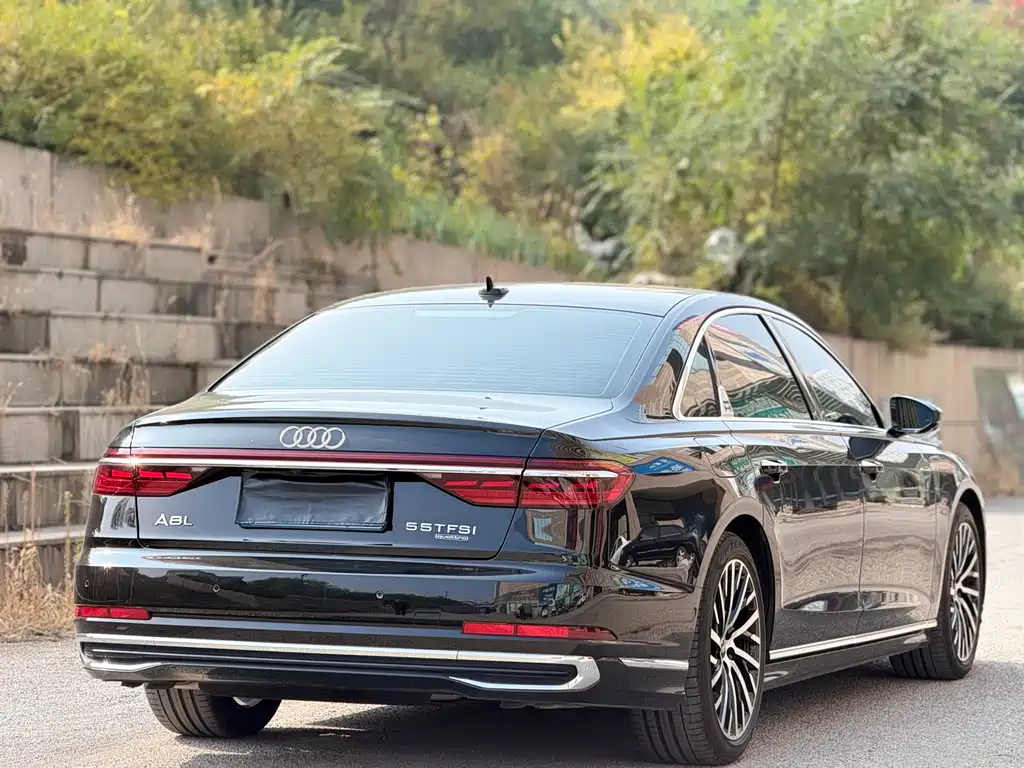 Audi A8 — фото 5