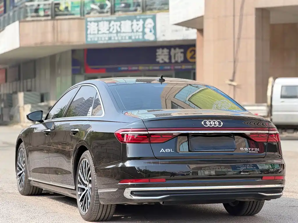 Audi A8 — фото 6