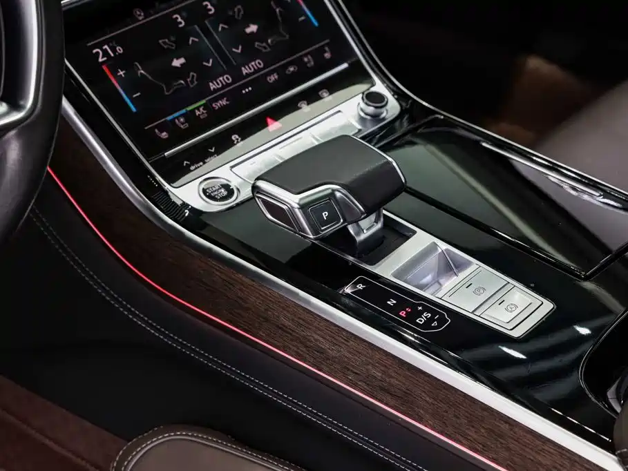 Audi A8 — фото 6