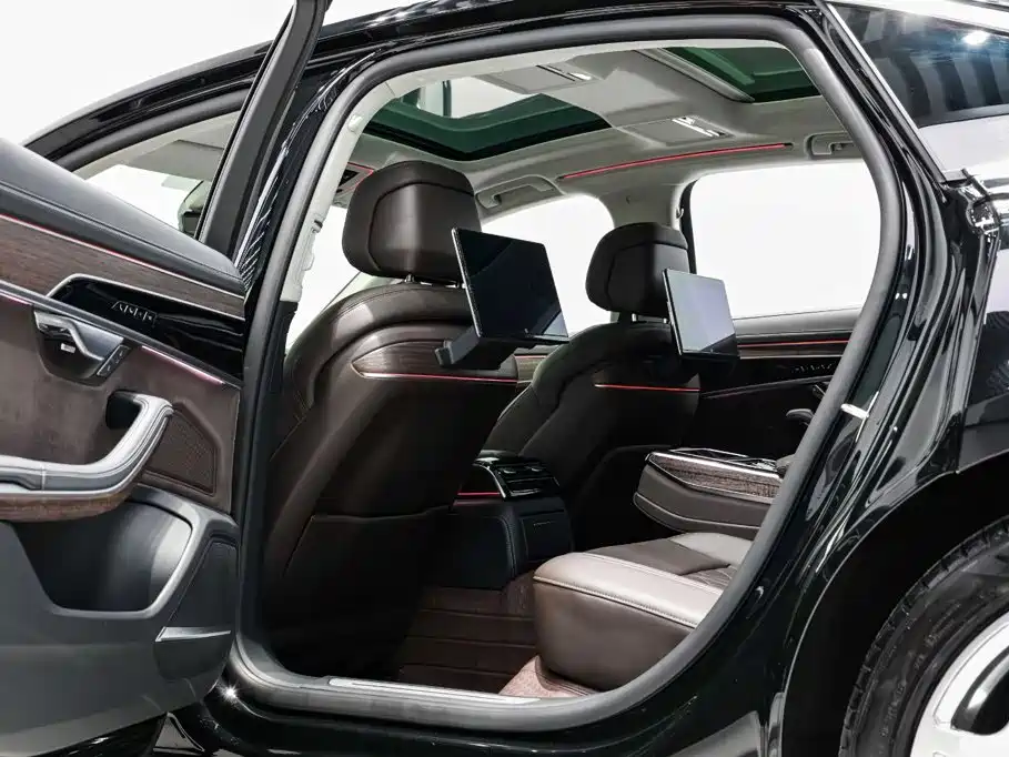 Audi A8 — фото 7