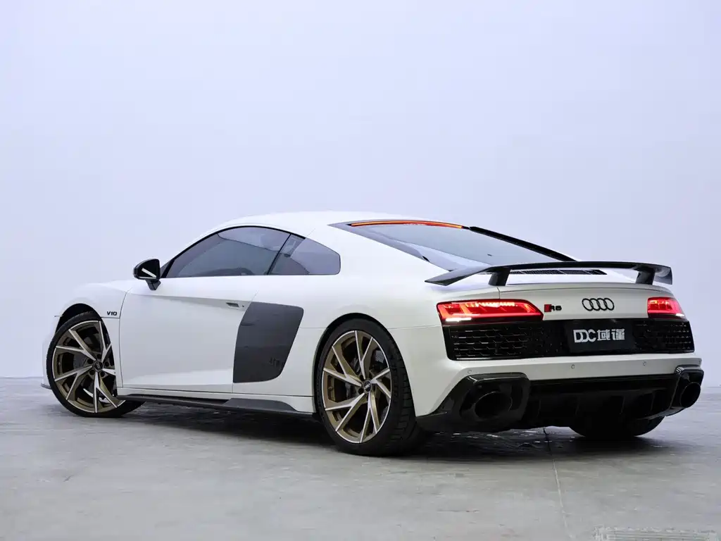 Audi R8 — фото 6