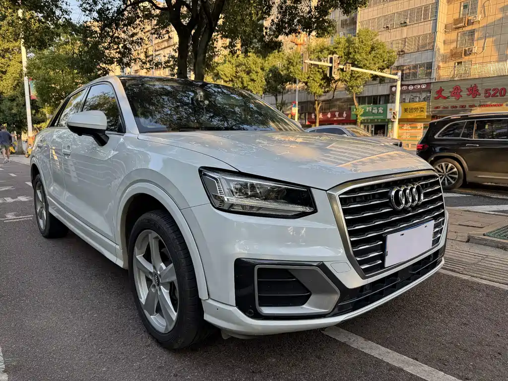 Audi Q2L — фото 3
