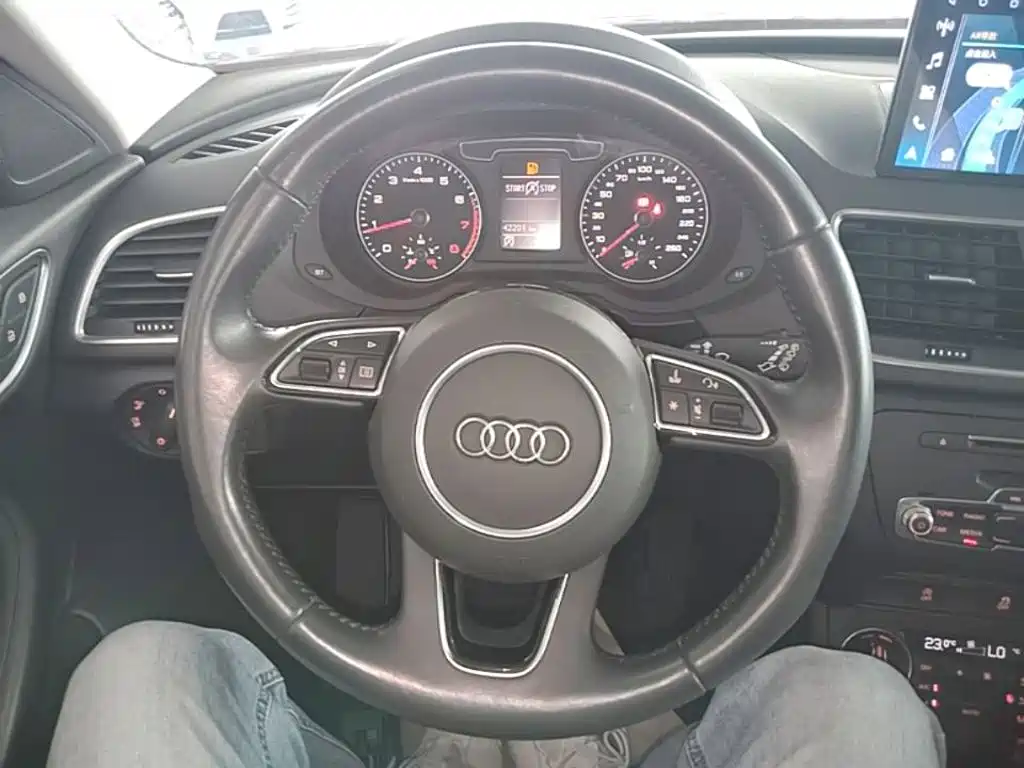 Audi Q3 — фото 11