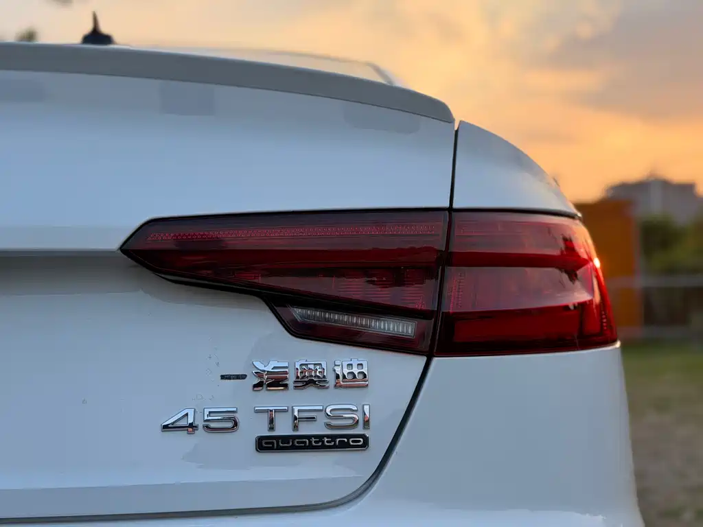 Audi A4L — фото 23