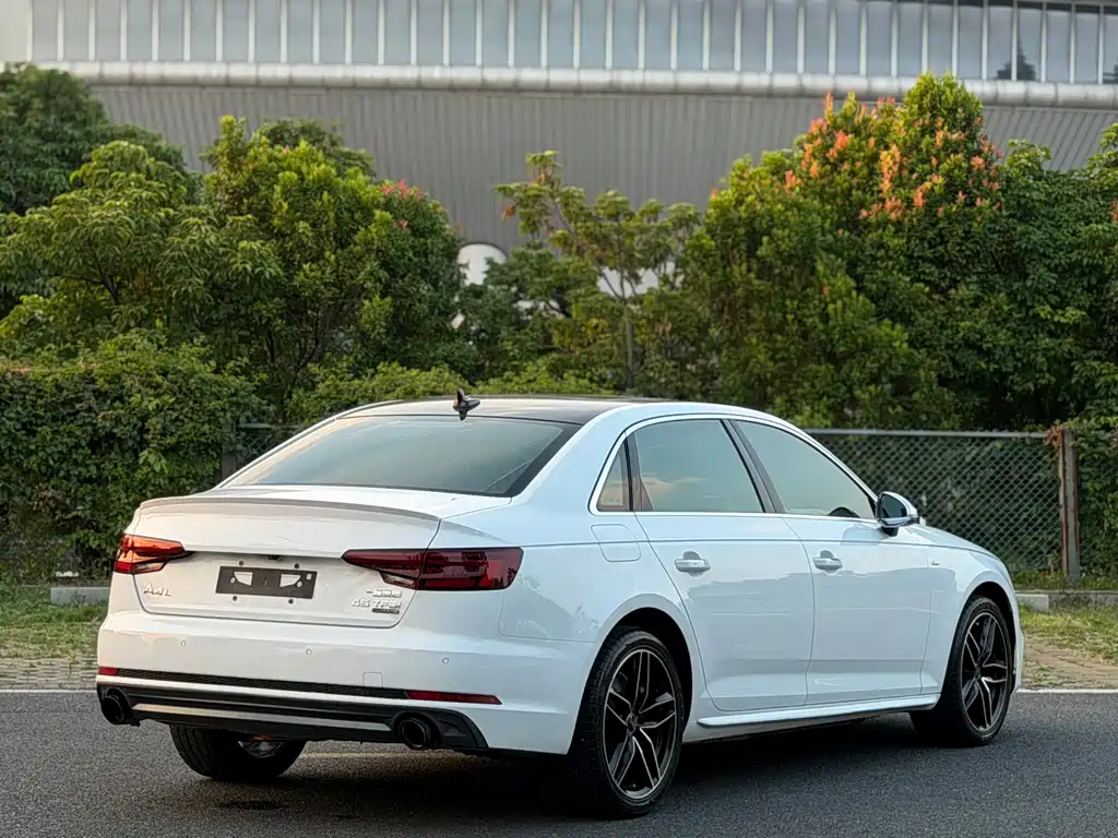Audi A4L — фото 4